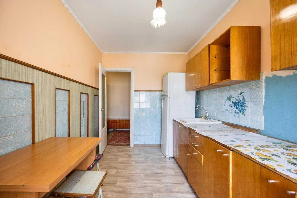 Продаж , квартира, 3 кімнатна  , вул. Хвильового