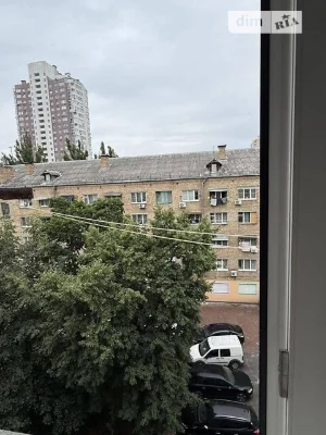 Room for sale 24.44 sq. m. on Oleksi Tykhoy Str. 18/20, apt.