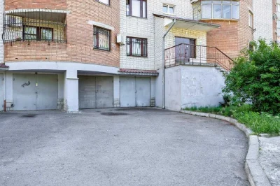 Продаж , 3 кімнатна  , вул . Лазаренка