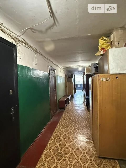 Room for sale 24.44 sq. m. on Oleksi Tykhoy Str. 18/20, apt.