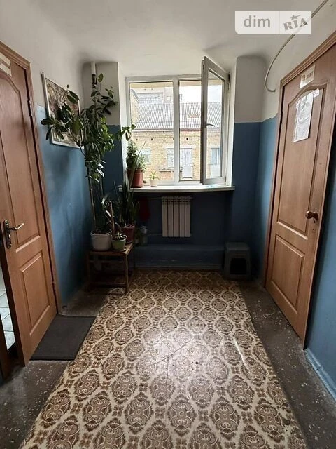 Room for sale 24.44 sq. m. on Oleksi Tykhoy Str. 18/20, apt.