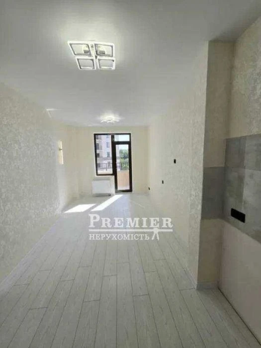 1к квартира з терасою на Таїрова, кухня-вітальня 20 м² та го