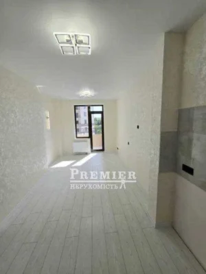 1к квартира з терасою на Таїрова, кухня-вітальня 20 м² та го