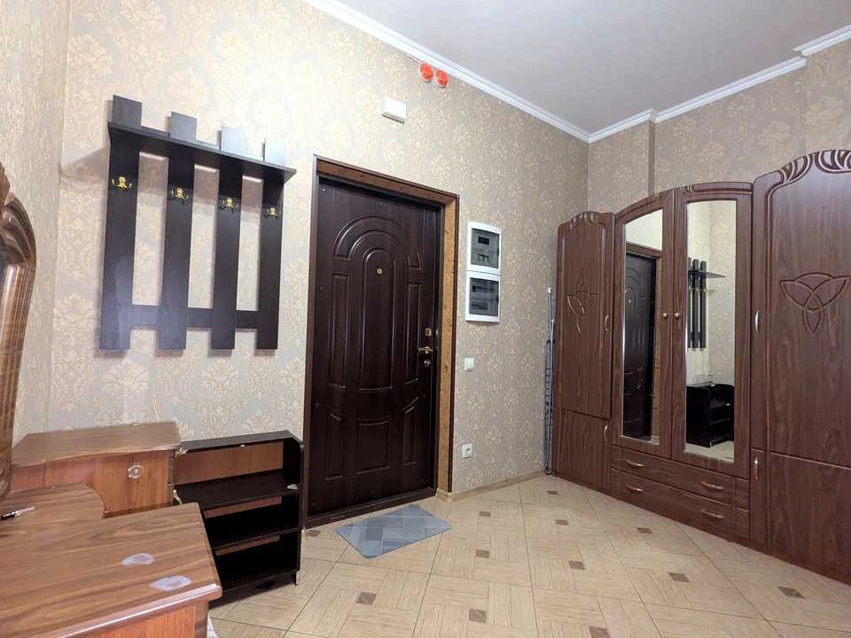 Квартира. Одеса, Середньофонтанська вул.
