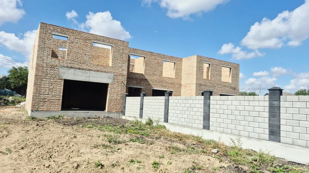 Продам котедж з міськими комунікаціями!!