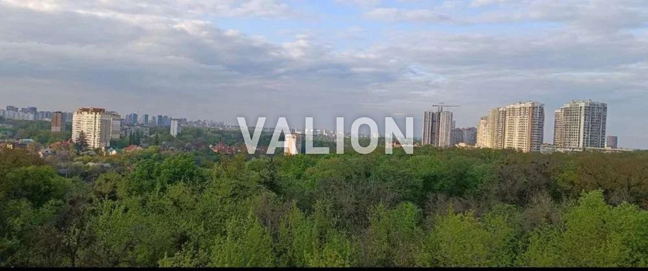 Продається 3-кімнатна квартира з гарним видом на Артилерійсь