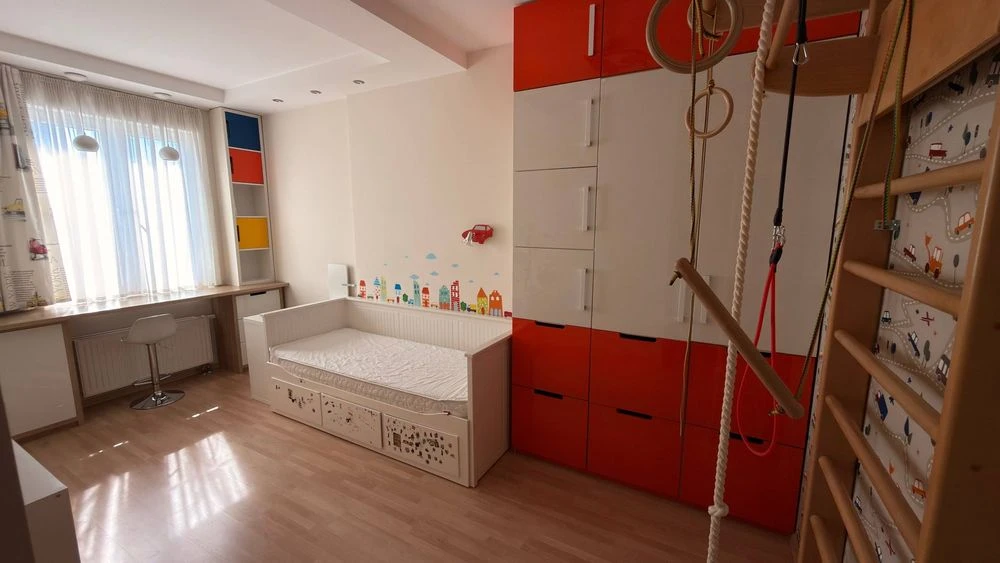 Продам 4-ком квартира 110м2  центр новострой.Подземный парки