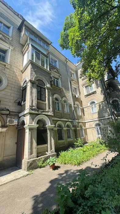 Французький бульвар! 3-кімнатна квартира в  будинку з закрит