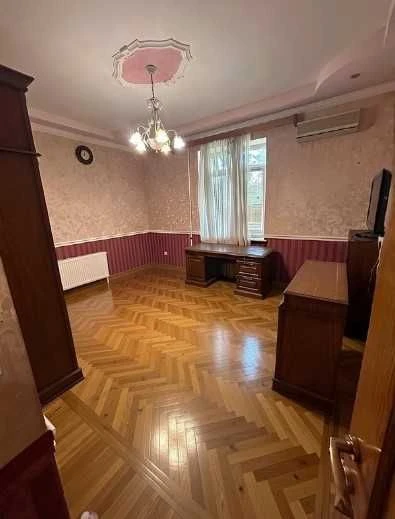 Французький бульвар! 3-кімнатна квартира в  будинку з закрит