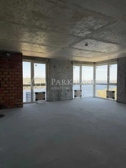 3-room apartment for sale with panoramic views of the Dnipro