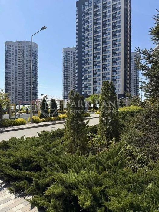 3-room apartment for sale with panoramic views of the Dnipro