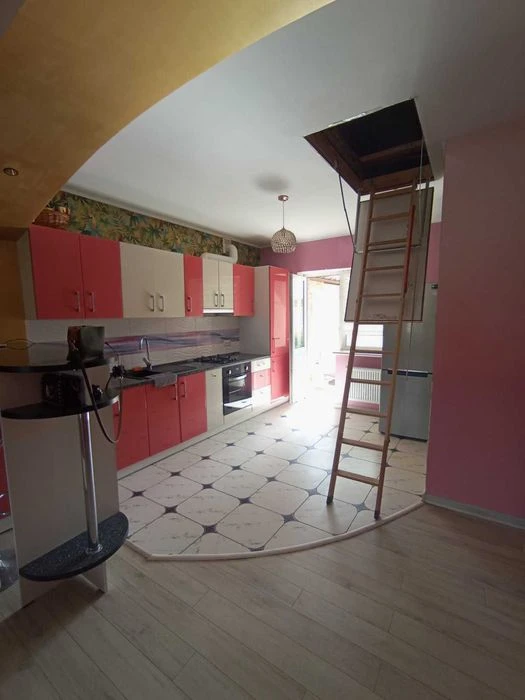 (5) Продам 2к квартиру на вул. Станіславського 8916