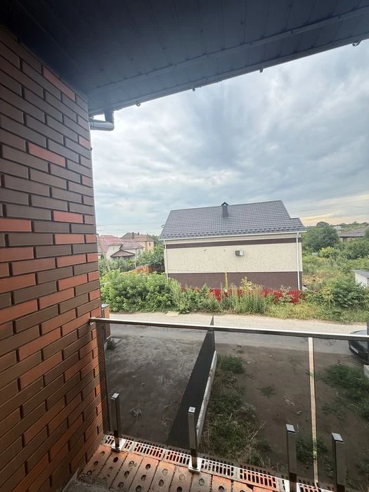 Продам Таун з Центральними Комунікаціями в Місті!