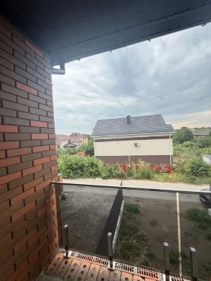 Продам Таун з Центральними Комунікаціями в Місті!