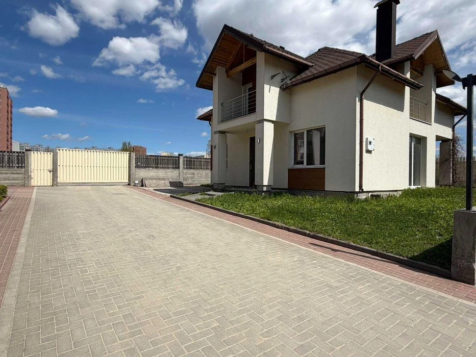 Продаж будинку в котеджному містечку Квартальчик