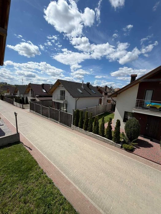 Продаж будинку в котеджному містечку Квартальчик