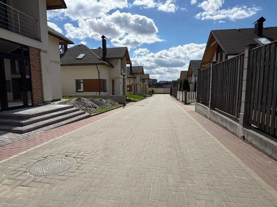 Продаж будинку в котеджному містечку Квартальчик