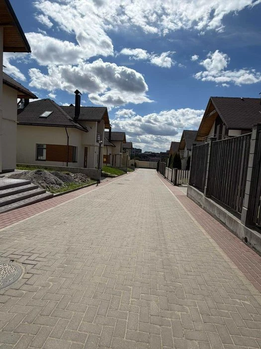 Продаж будинку в котеджному містечку Квартальчик