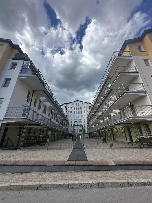Продаж дворівневоі квартири в новобудові. З терасою і ремонт