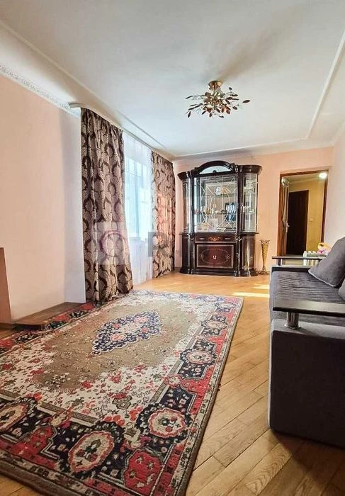 Продаж 3-х кімнатної квартири у Франківському районі.