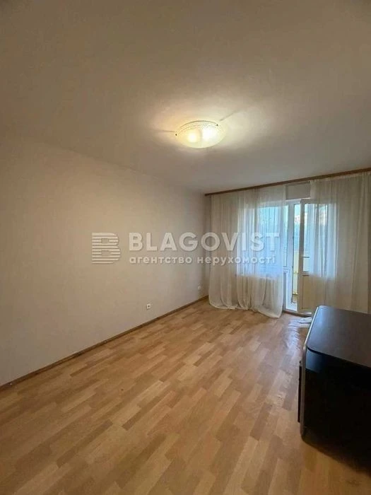 Mashinobudivna 21 3-room apartment for sale in Shulyavka.