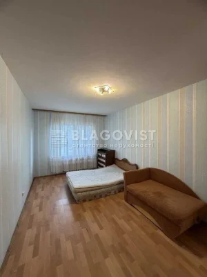 Mashinobudivna 21 3-room apartment for sale in Shulyavka.