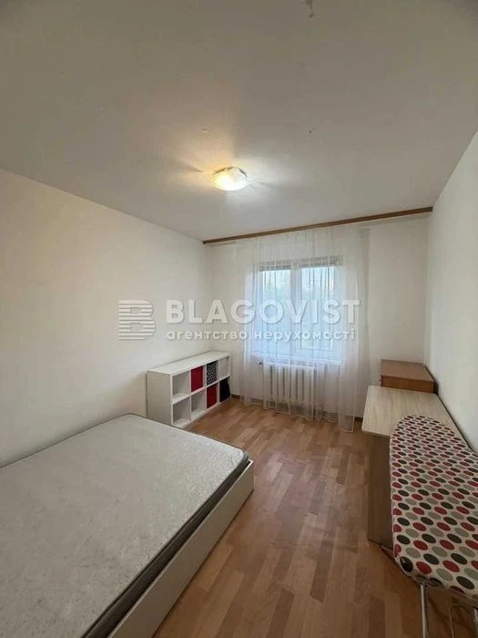 Mashinobudivna 21 3-room apartment for sale in Shulyavka.