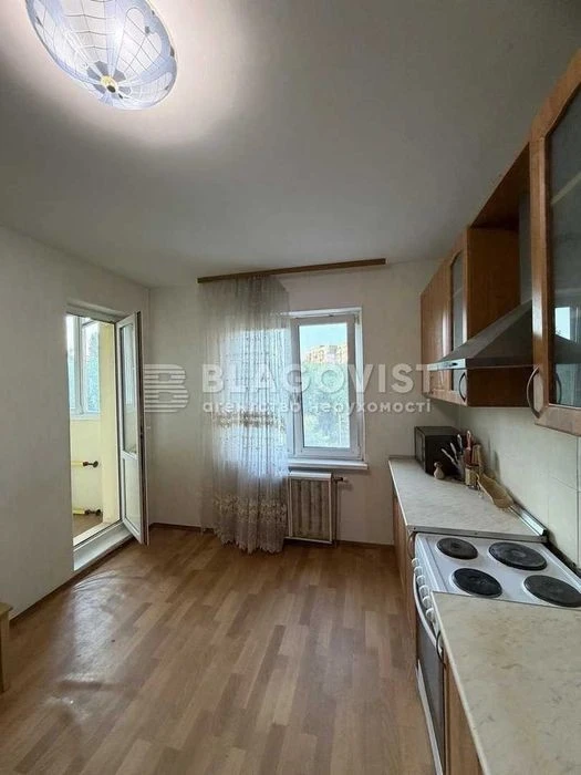 Mashinobudivna 21 3-room apartment for sale in Shulyavka.