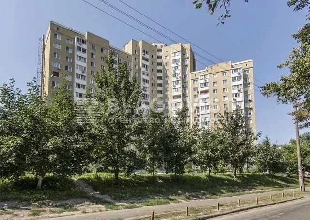 Mashinobudivna 21 3-room apartment for sale in Shulyavka.