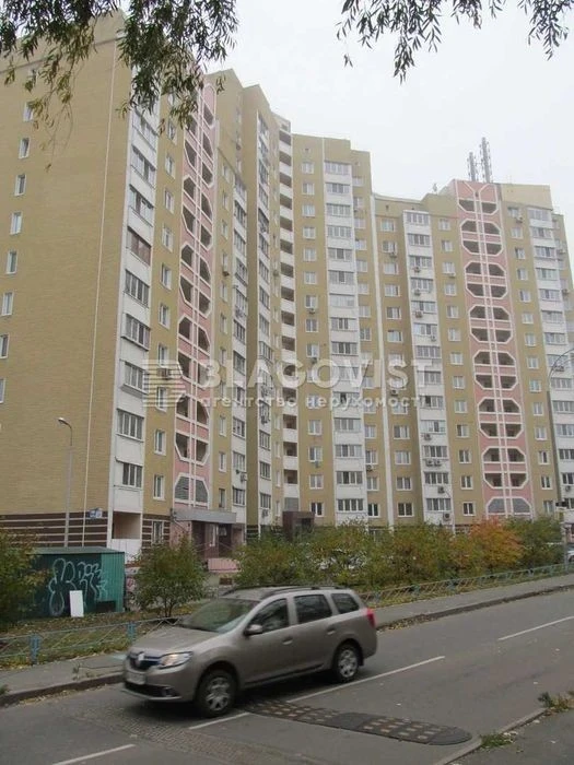 Mashinobudivna 21 3-room apartment for sale in Shulyavka.