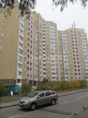 Mashinobudivna 21 3-room apartment for sale in Shulyavka.