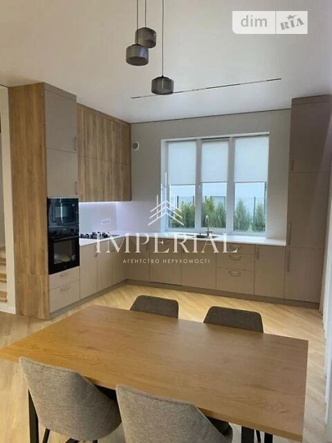 Продаж 2 поверхового будинку 145 кв. м, 4 кімнати, на вул. С