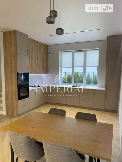 Продаж 2 поверхового будинку 145 кв. м, 4 кімнати, на вул. С