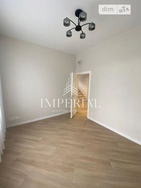 Продаж 2 поверхового будинку 145 кв. м, 4 кімнати, на вул. С