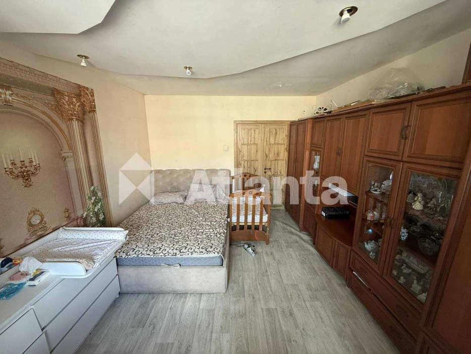 3 кімнатна квартира з ремонтом та меблями.