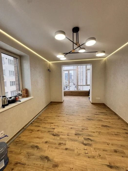 Продається велика 1 кімнатна квартира