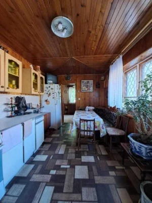 Продается капитальный 2х этажный дом на участке 10 соток.
