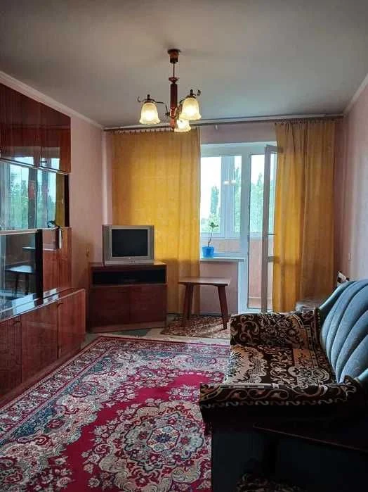 Продам затишну 3-кімнатну квартиру в районі площі Перемоги