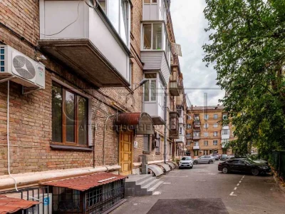 Квартира. Київ, Трьохсвятительська вул.