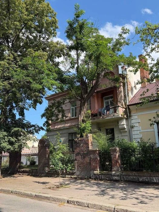 2 bedroom apartment in the center