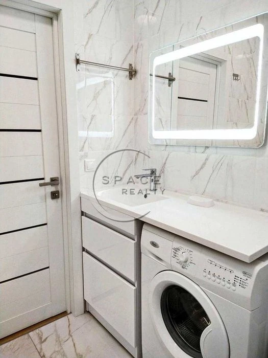 Продаж 2-кімнатної квартири в центрі Києва вул. Дмитриевская