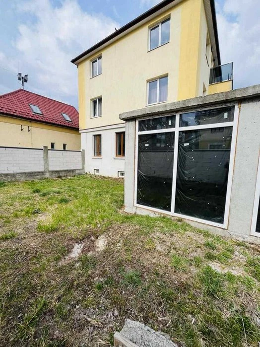 Частина будинку з власною земельною ділянкою у малоквартирно