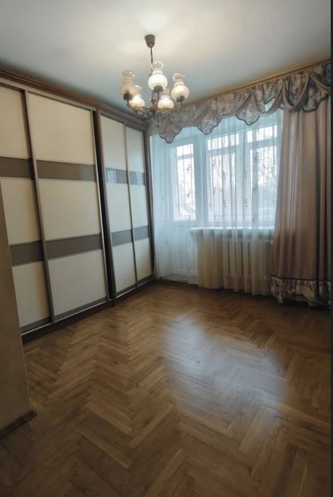 Продаж просторої 3кімн квартири, гарний житловий стан, р-н В