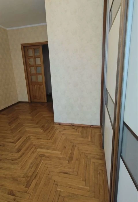 Продаж просторої 3кімн квартири, гарний житловий стан, р-н В