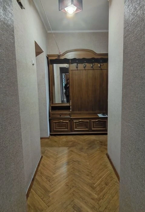 Продаж просторої 3кімн квартири, гарний житловий стан, р-н В