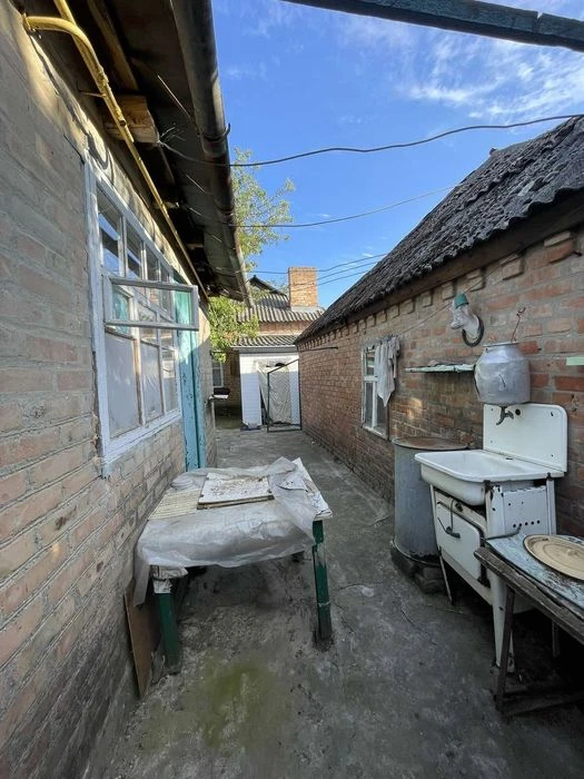 Пів будинку на Олексіївці
