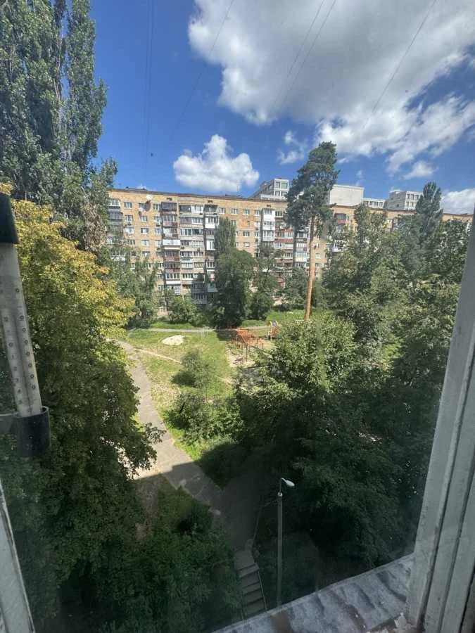 Продажа 3-комнатной квартиры 66 м², Верховинная ул., 80