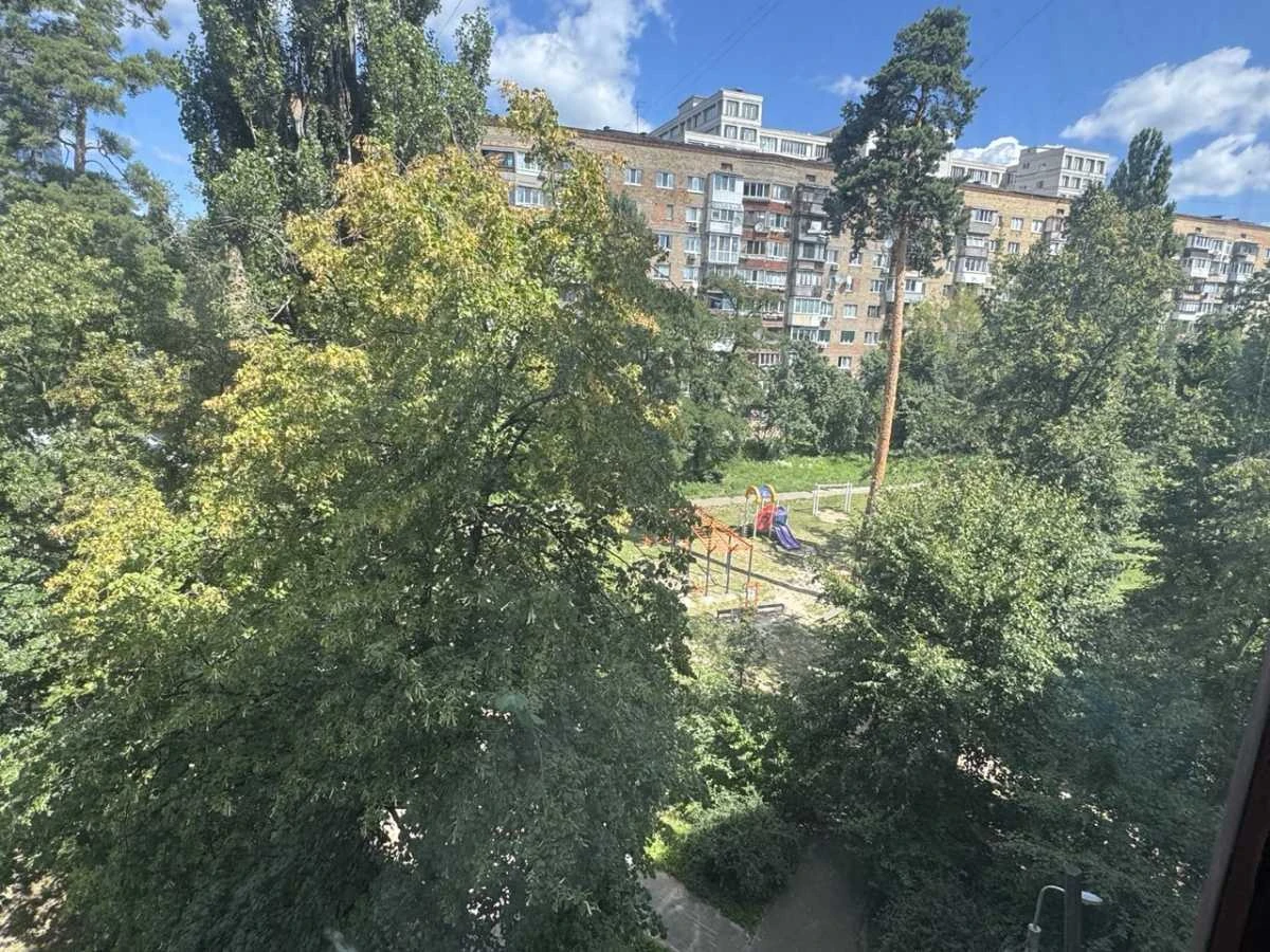 Продажа 3-комнатной квартиры 66 м², Верховинная ул., 80