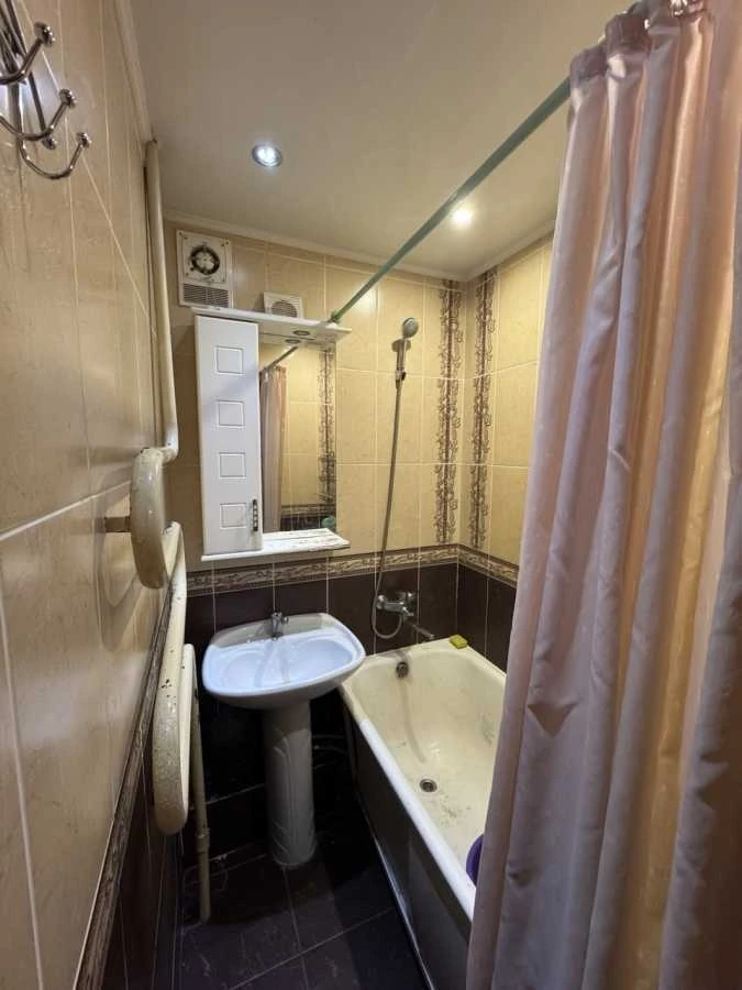 Продажа 3-комнатной квартиры 66 м², Верховинная ул., 80