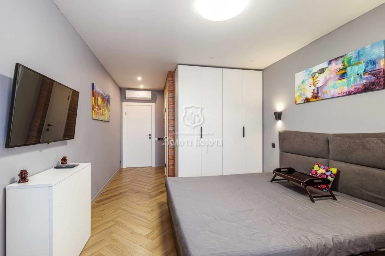 Sale of 2-room apartment 74.2 m², Akademika Kyprianova u